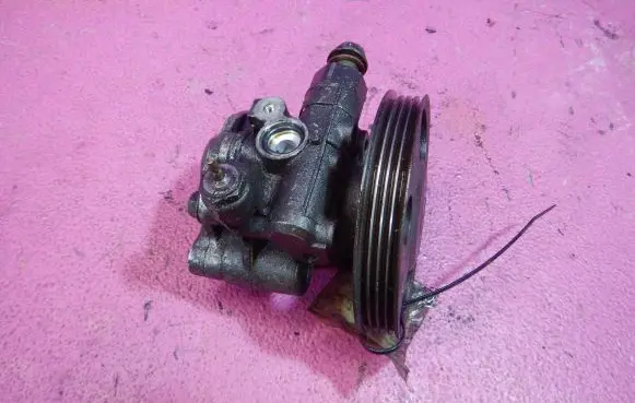 Mazda 323 Power steering pump