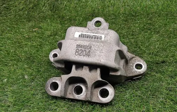 Buick Encore I Engine mount bracket 95418204