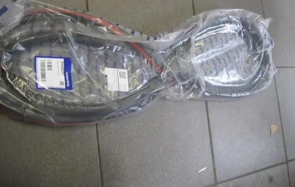 Volvo XC70 Rubber seal front door (on door) 30649277