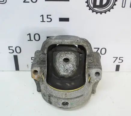 Engine mount bracket
