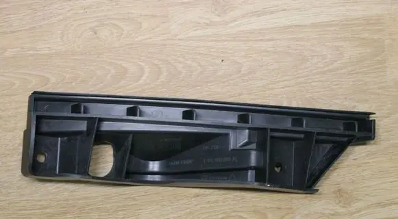 Volkswagen Touran I Front bumper mounting bracket 1T0807890A