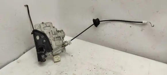 Audi A4 S4 B7 8E 8H Front door lock 8E2837015AA