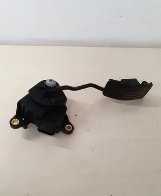 Nissan Qashqai Accelerator throttle pedal