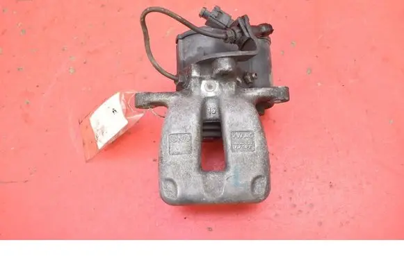 Volkswagen PASSAT CC Rear brake caliper 
