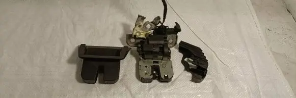 Audi A4 S4 B8 8K Tailgate/trunk/boot lock/catch/latch 8K9827505