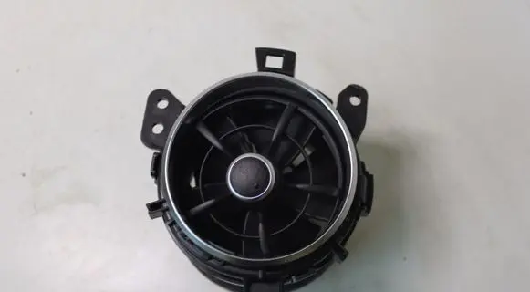 Toyota Auris E180 Dash center air vent grill