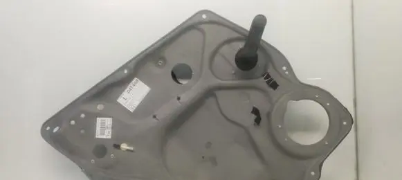 Rear door manual window regulator