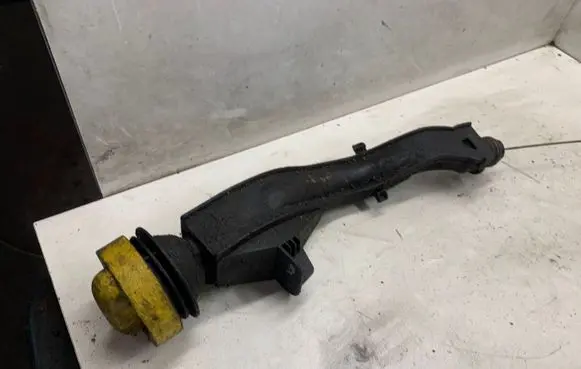Renault Laguna III Oil fill pipe 8200889104