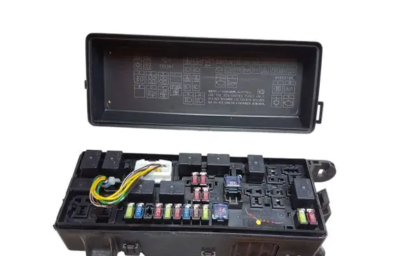 Mitsubishi L200 Fuse module PR06401000