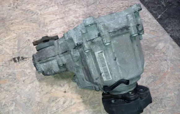 Gearbox transfer box case