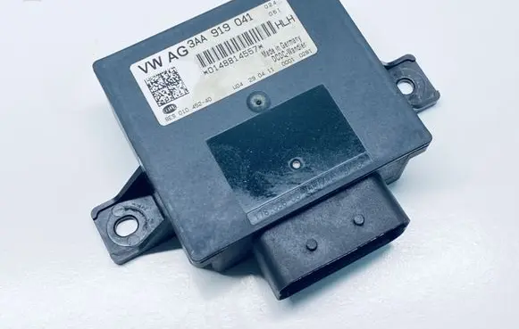Volkswagen PASSAT B7 Power management control unit 3AA919041