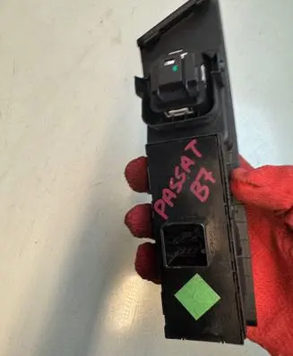 Volkswagen PASSAT B7 Electric window control switch 3AB857857A