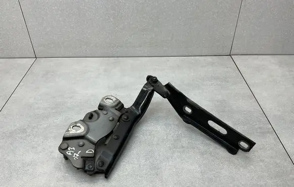 Audi A3 S3 8V Engine bonnet/hood hinges 8V0823302F