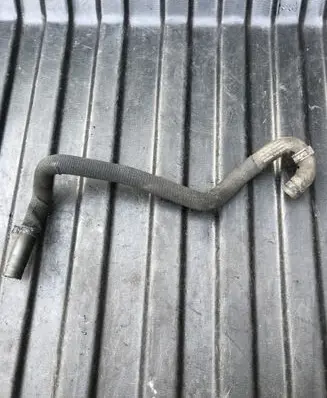 Engine coolant pipe/hose