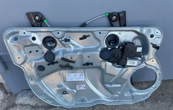 Volkswagen Polo IV 9N3 Front door window regulator motor 6Y2959802