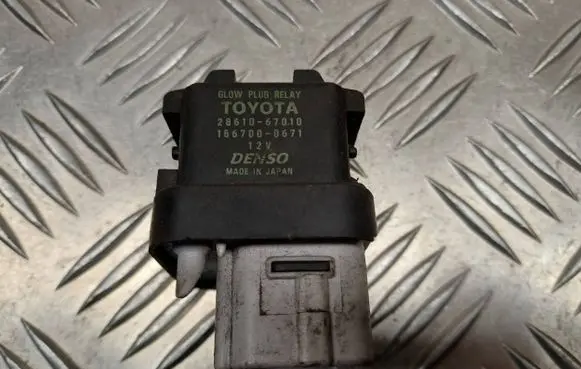 Toyota Yaris Glow plug pre-heat relay 2861067010 1567000671