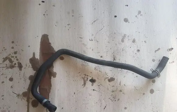 Ford Mondeo MK IV Engine coolant pipe/hose