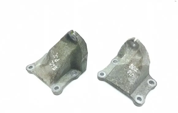Nissan 370Z Engine mounting bracket