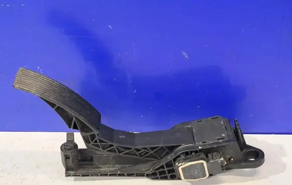 Mercedes-Benz ML W164 Accelerator throttle pedal A1643000004