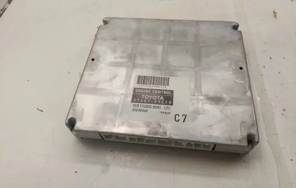 Toyota Avensis T250 Engine control unit/module MB1758008681 8966105C70