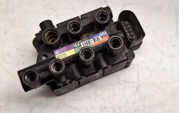 BMW 7 G11 G12 Air suspension valve block 4725530100
