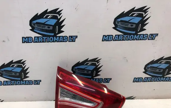 Tailgate rear/tail lights