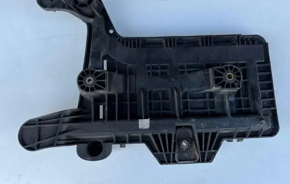 Volkswagen Touran I Battery tray 1K0915333B