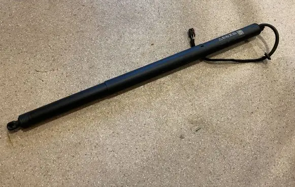 Porsche Cayenne (9Y0 9Y3) Tailgate strut 9Y3827851B