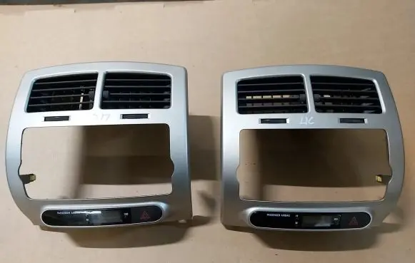 Toyota Urban Cruiser (XP110) Dash center air vent grill