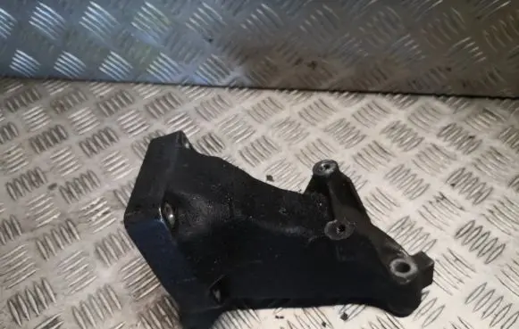Mercedes-Benz C W203 Engine mounting bracket 6112230704 A6112230704