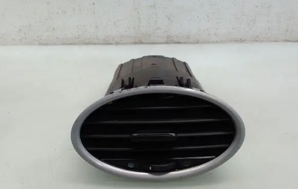 Ford Focus ST Dash center air vent grill 4M51A014L21