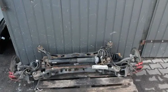 Volkswagen PASSAT B8 Rear axle beam 5780960