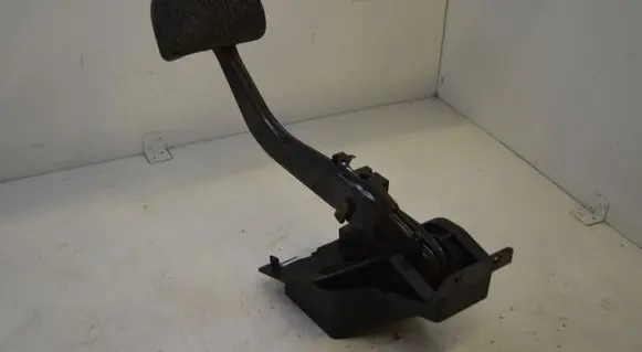 Mercedes-Benz S W220 Brake pedal A2202900619