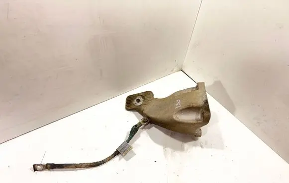 BMW 5 E60 E61 Engine mounting bracket 6777056
