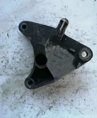 Opel Vectra C Engine mounting bracket 13178661