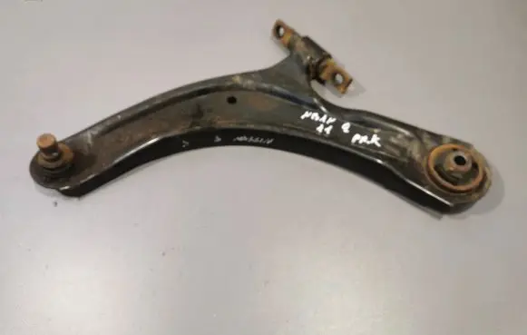 Nissan Qashqai Front lower control arm/wishbone