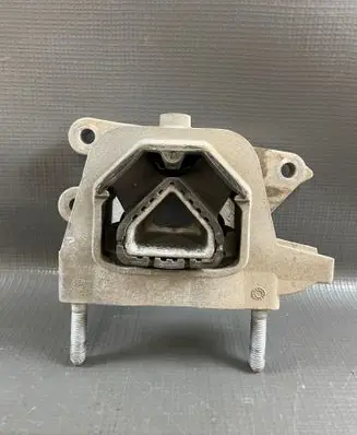 Peugeot 208 II Engine mount bracket 10938560 A1819C03 9826533880