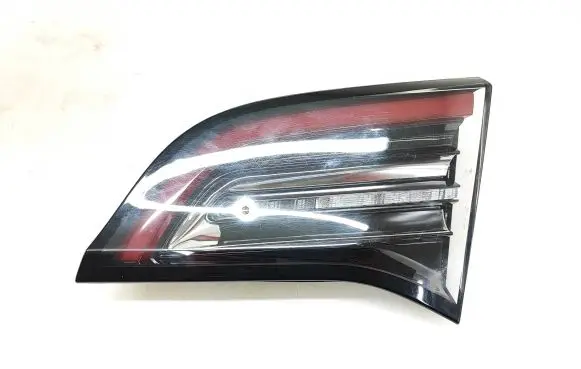 Tesla Model 3 Tailgate rear/tail lights 1077404 1077402