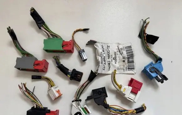 Peugeot 5008 Plug wire 981218858001 981218858002