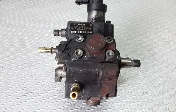 Ford Focus Fuel injection high pressure pump 0445010102