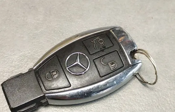 Mercedes-Benz GLE (W166 - C292) Ignition key/card 204Y51100200