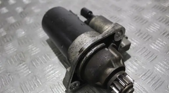 Volkswagen PASSAT B7 Starter motor 