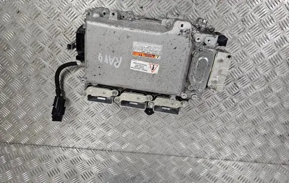 Voltage converter inverter