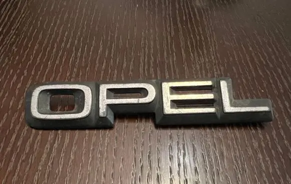 Opel Ascona C Manufacturers badge/model letters 90104682