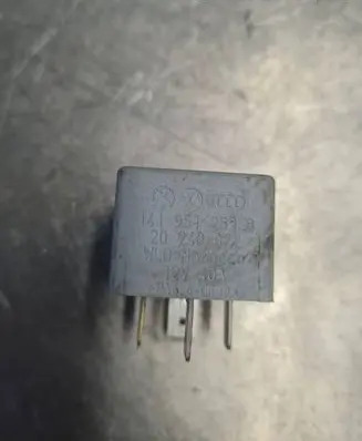 Volkswagen PASSAT B3 Other relay 141951253B 20240072