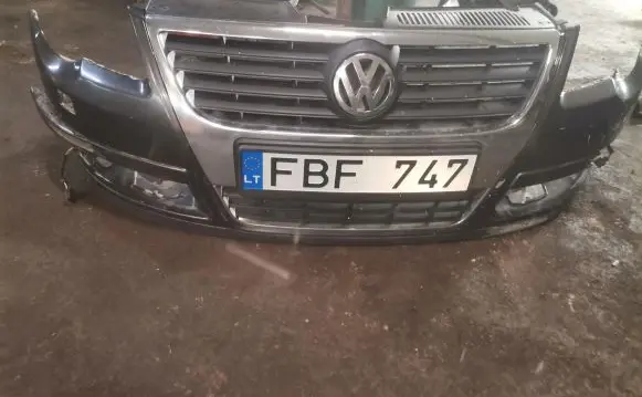 Volkswagen PASSAT B6 Front bumper 3c0807221a