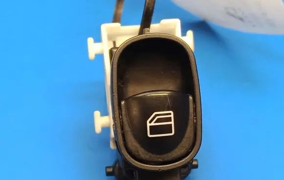 Mercedes-Benz C W203 Electric window control switch 501807 A2038200210 081001SQ04