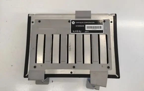 Chrysler 300M Sound amplifier 04760902AB 36670