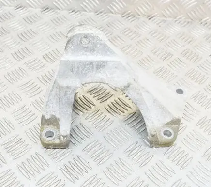 BMW 1 F20 F21 Engine mounting bracket 6788606
