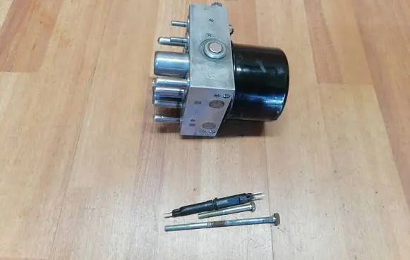 Renault Espace IV ABS Pump 8200808145 10096014443 7701209842